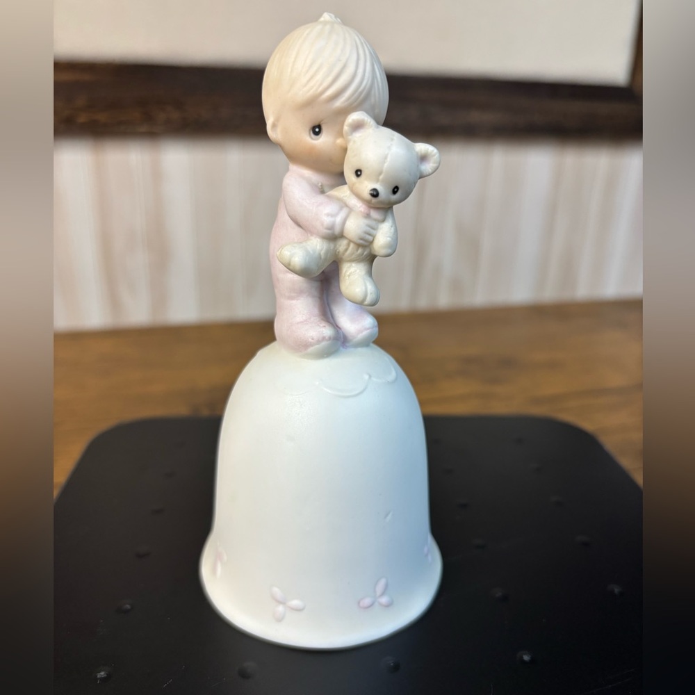 💕VINTAGE: Jonathan & David White Porcelain Figurine with Bell/Gold Chain
